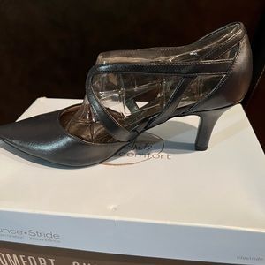 Life Stride, navy, size 9M, heels.